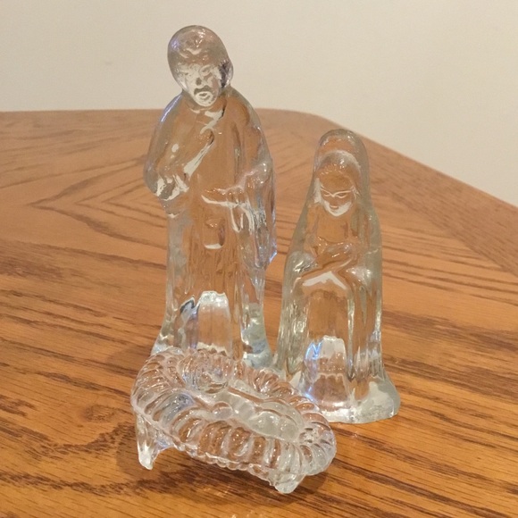 Glass Nativity Figurine Set - Picture 3 of 6